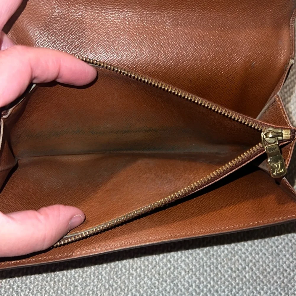 Authentic Vintage Louis Vuitton Sarah wallet MI0983
